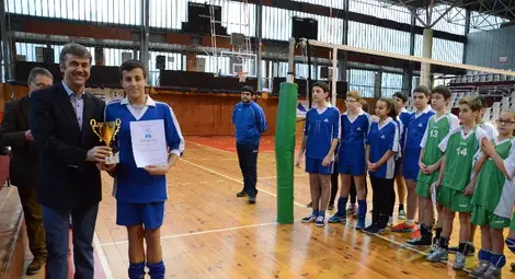 Ученическата волейлига излъчи своите звезди