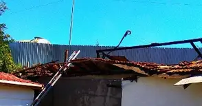 Нагрята от слънцето газова бутилка едва не взривила къща