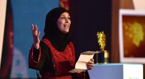 Палестинка взе учителския Нобел и 1 милион долара