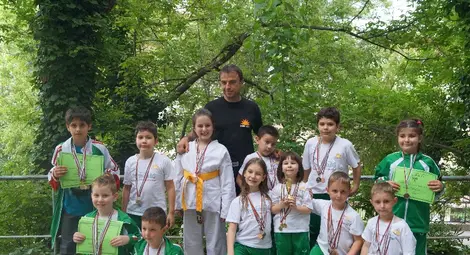 Децата на &bdquo;Хелиос&ldquo; с призови места на карате турнир в Плевен