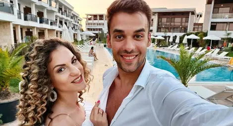 Малена и Калина донесоха щастие на квадрат на оперното семейство Пенчеви Малена и Калина донесоха щастие на квадрат на оперното семейство Пенчеви