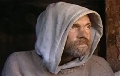 Бездомник живее три месеца в шахта в Търново, заложил за 6 лева личната си карта /видео/