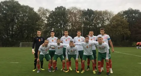 Кристиан /на втория ред, третият отляво надясно/ се ползва от доверието на Ангел Стойков.               Снимка: Интернет