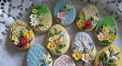 Ивона Калчева направила втора изложба на Кармелино със... захарни миниатюри