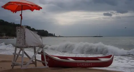 Хотелиери и туроператори настояват да се въведе ваксинационен сертификат