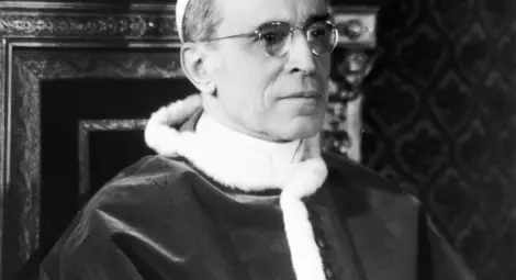 Ватикана отваря архива на най-спорния папа в историята Ватикана отваря архива на най-спорния папа в историята