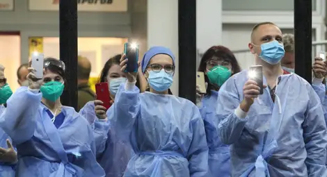 Лекари призоваха: &ldquo;Пази ме, за да те опазя&rdquo; и &ldquo;Заедно срещу COVID-19&rdquo;