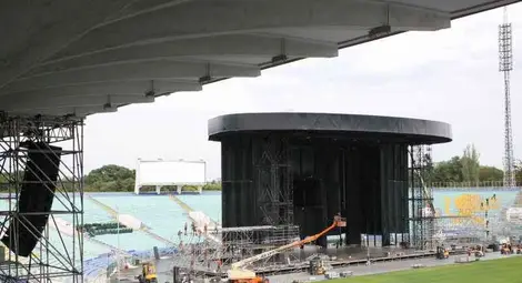 Строят Стената, която Роджър Уотърс утре ще събори /галерия/