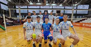 Юношите с трудна победа на старта на държавните волейболни финали