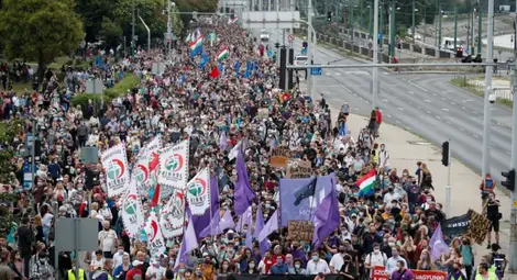 &ldquo;Достойна смърт&rdquo;. Масови журналистически оставки заради натиск в най-голямата независима медия в Унгария