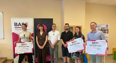 Авторите на наградени идеи с журито. Авторите на наградени идеи с журито.