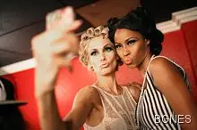 Жените прекарват по-голяма част от живота си с грим