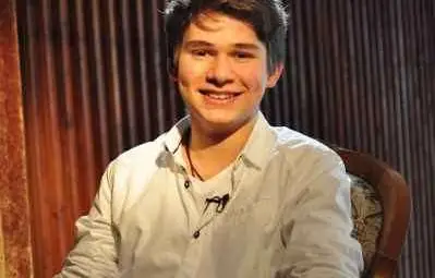 Елин вече дели сърцето си между цигулката и Ане