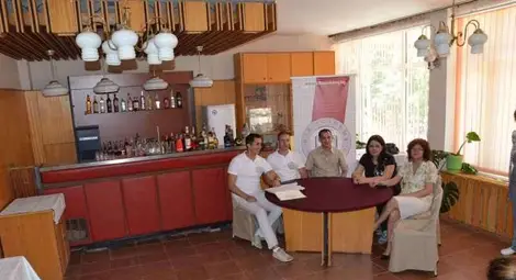 &bdquo;Бар Академия&ldquo; разкрива тайните на перфектния барман пред гимназисти