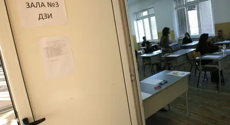 Онлайн обучение, изпити и резултати - неизвестните остават