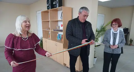 Пенсионерски клуб "Мъдрост" влезев ремонтирания си клуб на Първа пролет (фотогалерия)