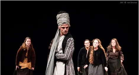 Режисьорът на &bdquo;Шахнаме: Сказание за Зал&ldquo; Елена Панайотова преди гостуването в Русе: Това е една любовна история от древността, нещо като Ромео и Жулиета, но с хепиенд