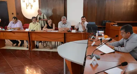 Председателското място пак спъна избирателната комисия