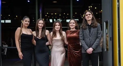 Третият борд на Българското общество в Грьонинген: Йоана Петрова, Цвета Вичева, Елена Матева, Юлияна Иванова, Йорданка Даскалова и Петко Кушкиев.