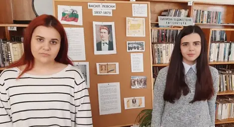 Младежи рецитират стихове в клип в памет на Апостола Младежи рецитират стихове в клип в памет на Апостола