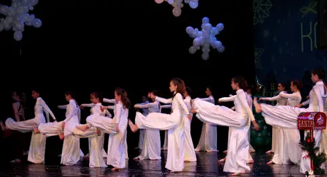 Вълшебна феерия от танци и музика плени публиката на спектакъла &bdquo;С Коледа в сърцето&ldquo; в Доходното здание /галерия/