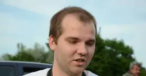 Четвъртък вечер - времето, в което гумите стават на дим и ситни люспи