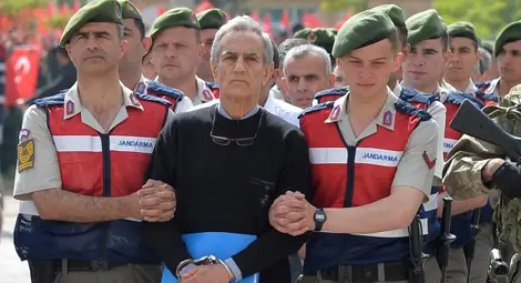 Пак арести в Турция, 139 служители ги чакат белезници Пак арести в Турция, 139 служители ги чакат белезници