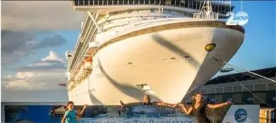 Българско семейство живее в океана от 2 години /видео/