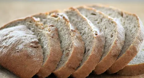 Със специализирана техника се доставя хляб в търговищки села