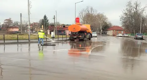 Започна измиването на улици в Русе, по които приключиха дейностите по Водния цикъл