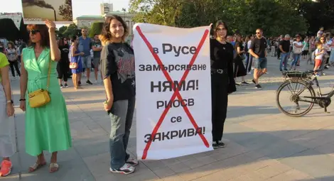 Протестът за чист въздух в Русе: Спим на смени, за да не се отровим през нощта