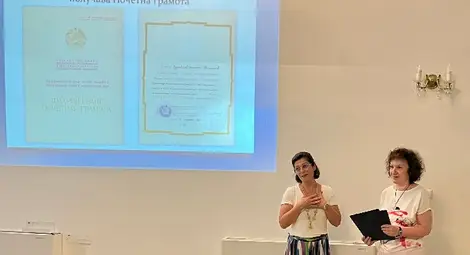 Микаела Здравкова получи грамотата за дарителския жест на семейството на големия тенор Николай Здравков.