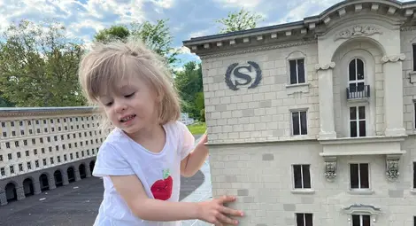 За малката Бо всяка помощ е надежда.