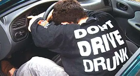 Пиян заспал в колата си на зебра и се сбил с полицията Пиян заспал в колата си на зебра и се сбил с полицията