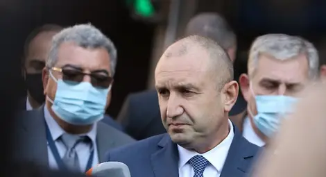 Румен Радев: Борисов саботира ваксинационния процес с лъжи Румен Радев: Борисов саботира ваксинационния процес с лъжи