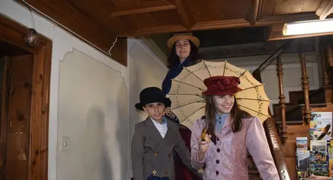 Ученици се премениха с тоалети от края на 19 и началото на 20 век