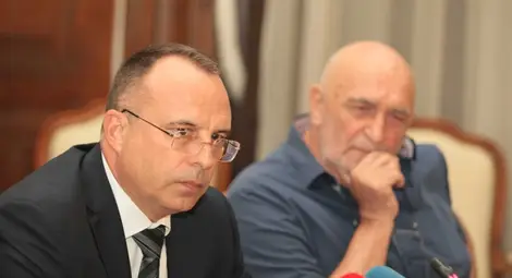 Порожанов: Няма да подам оставка заради чумата Порожанов: Няма да подам оставка заради чумата