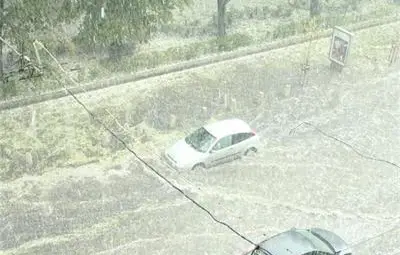 Столична община: 43% е вероятността от буря около обeд, бъдете внимателни Столична община: 43% е вероятността от буря около обeд, бъдете внимателни