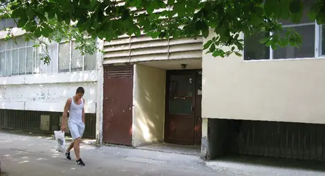 Насъскан от стопаните питбул нахапа човек заради забележка