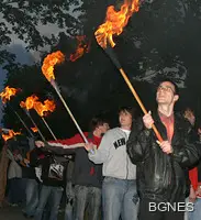 Ученици и учител с изгаряния след празненство с факли в Гърмен, кметицата отрича