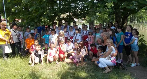 Малки художници от Гюргево и Николово рисуваха в лесопарка