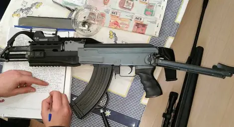 6 задържани при спецоперация за незаконно оръжие в Казанлъшко 6 задържани при спецоперация за незаконно оръжие в Казанлъшко