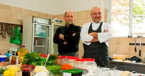 „Кошмари в кухнята“ подариха ново специално меню на „Сръбски гурмани“