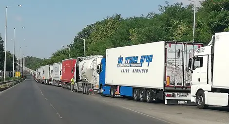 Нов паркинг на 40 декара ще решава окончателно проблема с тировете