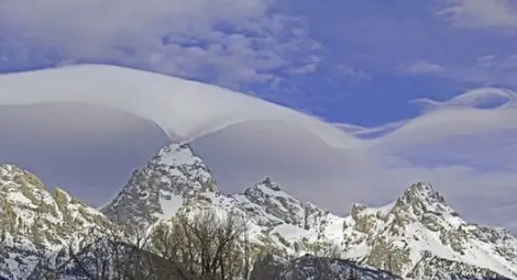 Странни облаци надвиснаха над национален парк в Уайоминг Странни облаци надвиснаха над национален парк в Уайоминг