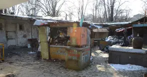 Комплекс с 40 магазина израства на мястото на стари складове на пазара