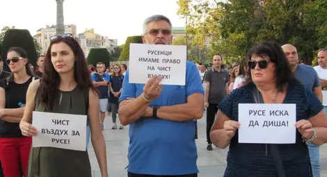 Протестът за чист въздух в Русе: Спим на смени, за да не се отровим през нощта