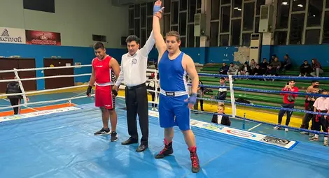 Виктор Йорданов се радва след поредната победа. Виктор Йорданов се радва след поредната победа.