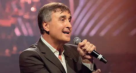 Веселин Маринов подарява песен на Бяла по текст и музика на местен китарист