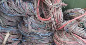 850 метра телефонен кабел измъкнат с джип през 36 дупки